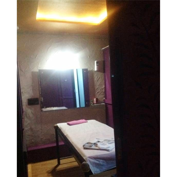 Cleopatra Salon and Spa In Satellite, Ahmedabad Beauty Parlour Salon